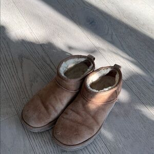 Mini tan Uggs